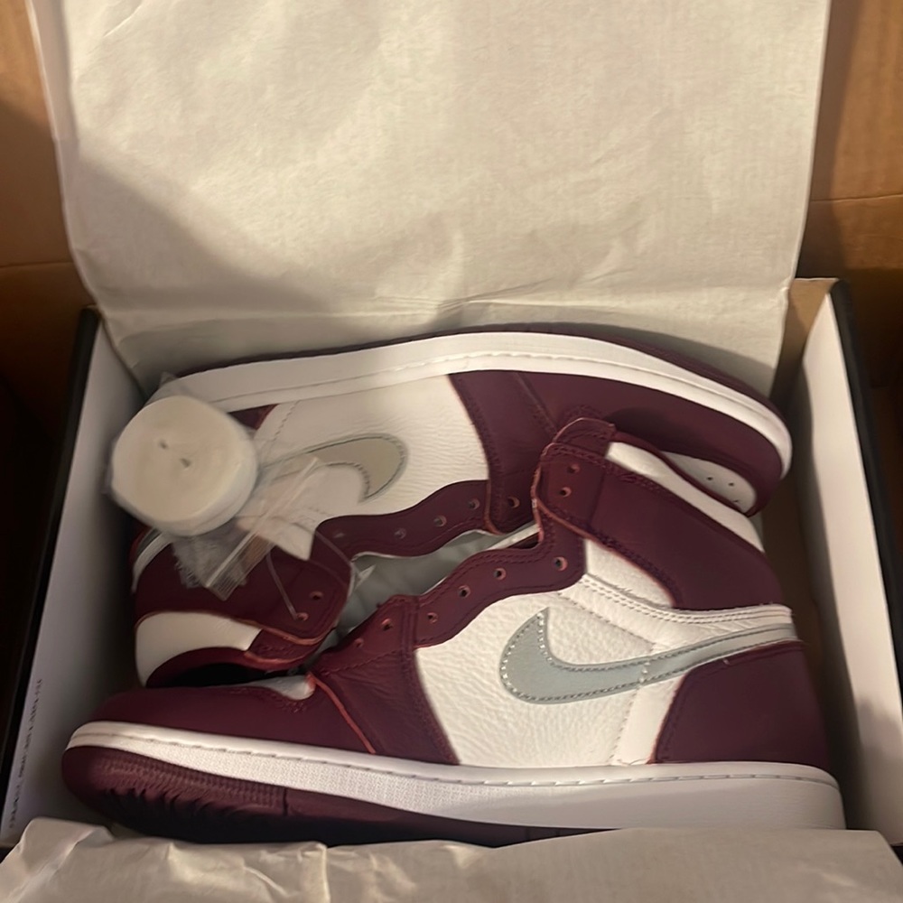 jordan 1 high bordeaux size 9 / 9.5